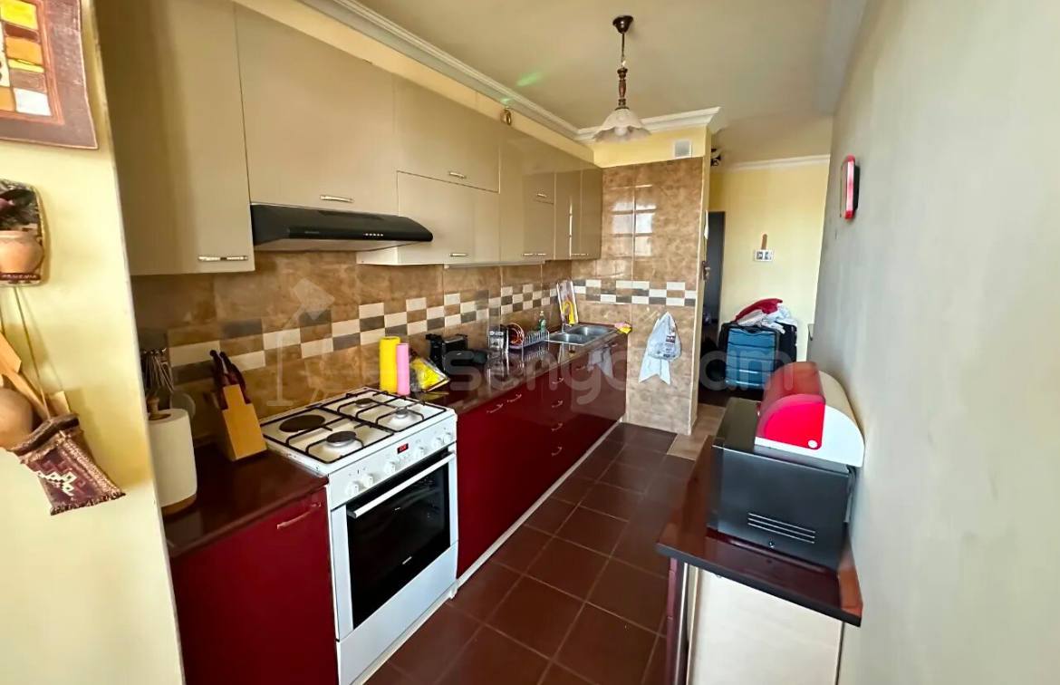 3 Սենյականոց Բնակարան Քարե Շենքում, 78քմ, 8/10 հարկ, Նորմալ Վիճակում, Կահավորված