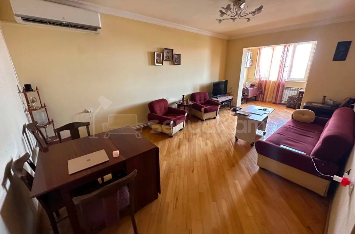 3 Սենյականոց Բնակարան Քարե Շենքում, 78քմ, 8/10 հարկ, Նորմալ Վիճակում, Կահավորված