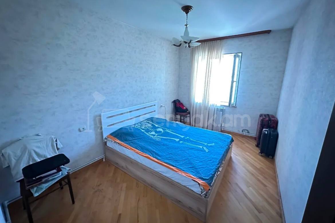 3 Սենյականոց Բնակարան Քարե Շենքում, 78քմ, 8/10 հարկ, Նորմալ Վիճակում, Կահավորված