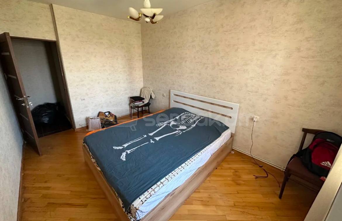 3 Սենյականոց Բնակարան Քարե Շենքում, 78քմ, 8/10 հարկ, Նորմալ Վիճակում, Կահավորված