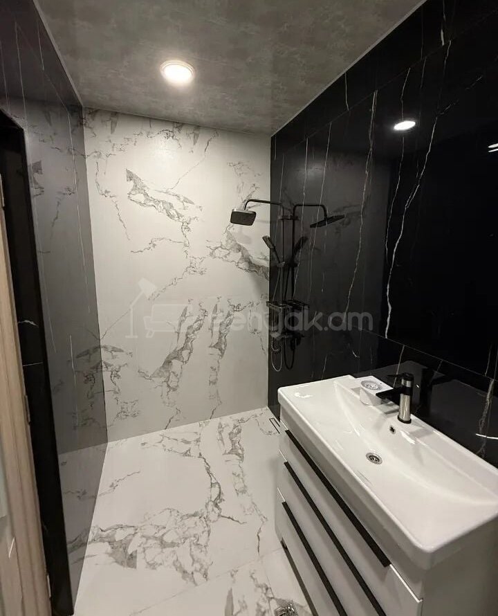 3 Սենյականոց Բնակարան Քարե Շենքում, 64քմ, 3/5 հարկ, Կապիտալ Վերանորոգված, Կահավորված