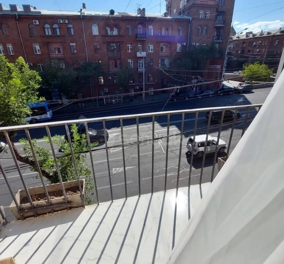 2 Սենյականոց Բնակարան Քարե Շենքում, 40քմ, 3/6 հարկ, Կապիտալ Վերանորոգված, Կահավորված