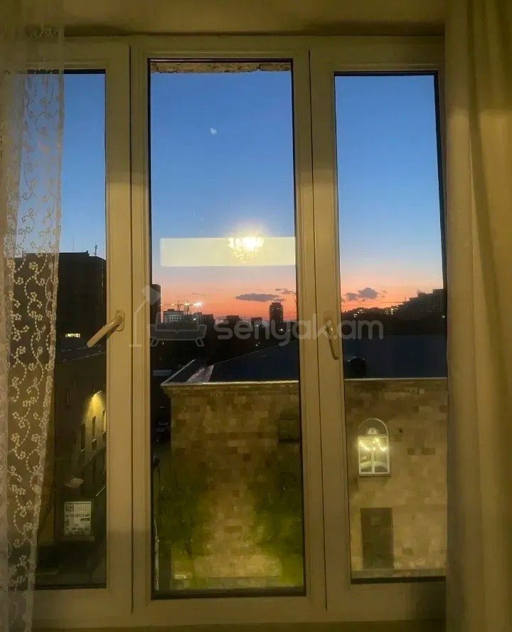 2 Սենյականոց Բնակարան Քարե Շենքում, 40քմ, 5/5 հարկ, Կապիտալ Վերանորոգված