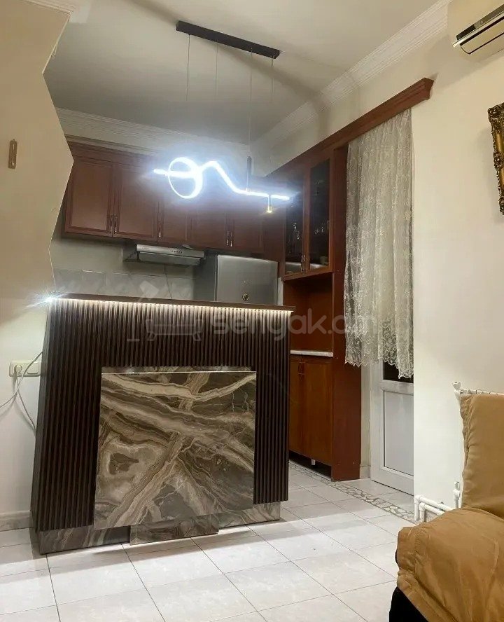 2 Սենյականոց Բնակարան Քարե Շենքում, 40քմ, 5/5 հարկ, Կապիտալ Վերանորոգված