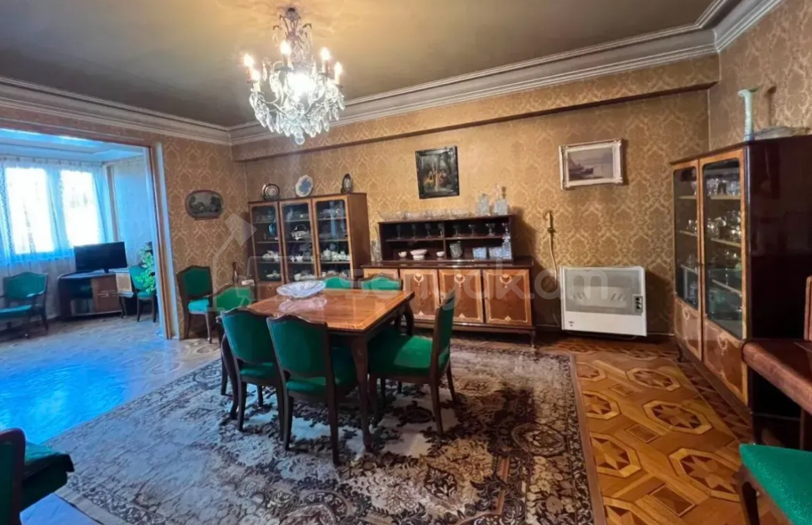 4 Սենյականոց Բնակարան Քարե Շենքում, 135քմ, 8/8 հարկ, Կապիտալ Վերանորոգված