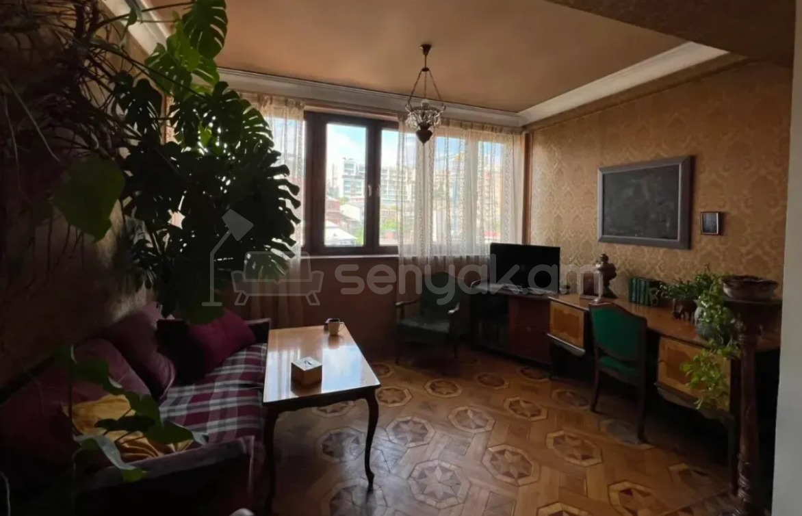 4 Սենյականոց Բնակարան Քարե Շենքում, 135քմ, 8/8 հարկ, Կապիտալ Վերանորոգված