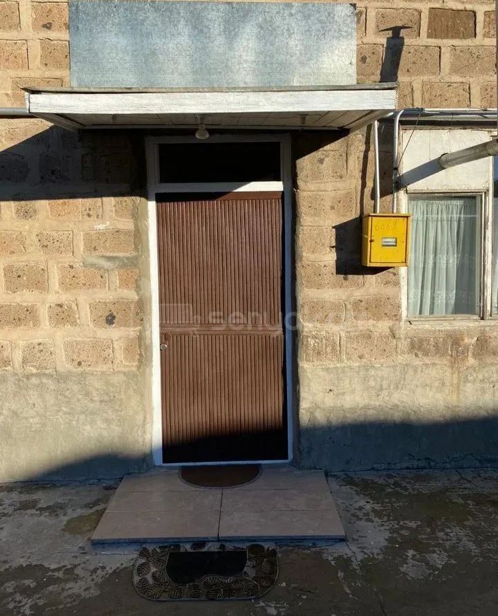 5 Սենյականոց Բնակարան Քարե Շենքում, 140քմ, 2/2 հարկ, Նորմալ Վիճակում