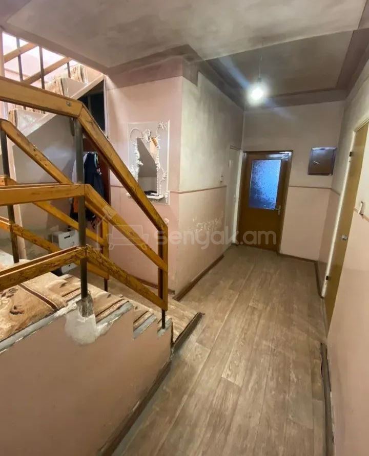 5 Սենյականոց Բնակարան Քարե Շենքում, 140քմ, 2/2 հարկ, Նորմալ Վիճակում