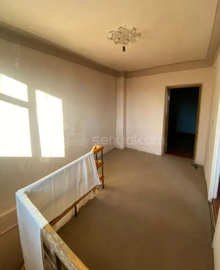 5 Սենյականոց Բնակարան Քարե Շենքում, 140քմ, 2/2 հարկ, Նորմալ Վիճակում