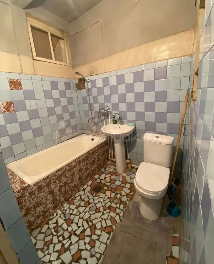 5 Սենյականոց Բնակարան Քարե Շենքում, 140քմ, 2/2 հարկ, Նորմալ Վիճակում