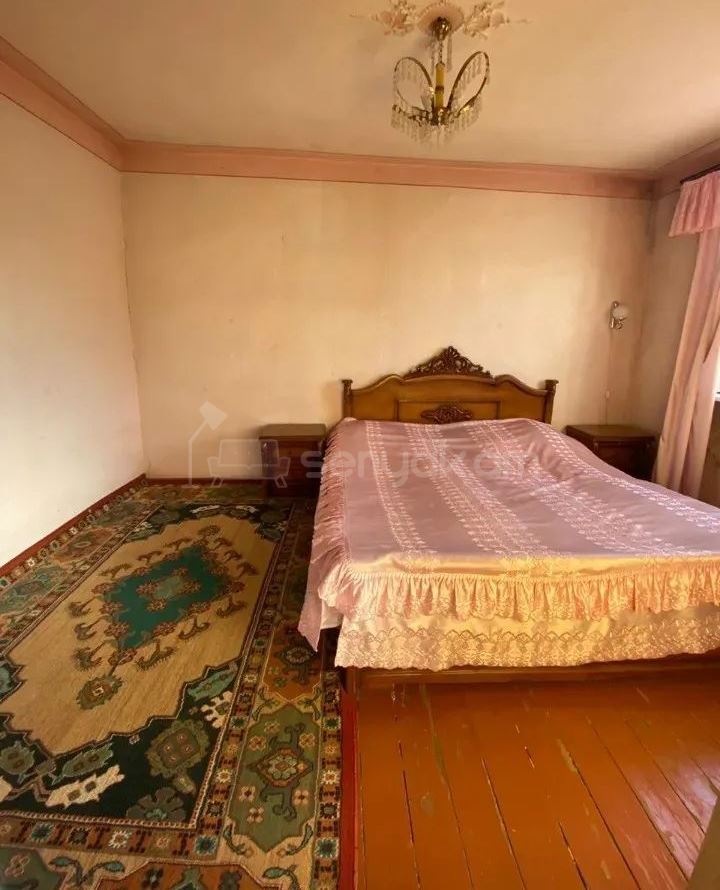 5 Սենյականոց Բնակարան Քարե Շենքում, 140քմ, 2/2 հարկ, Նորմալ Վիճակում