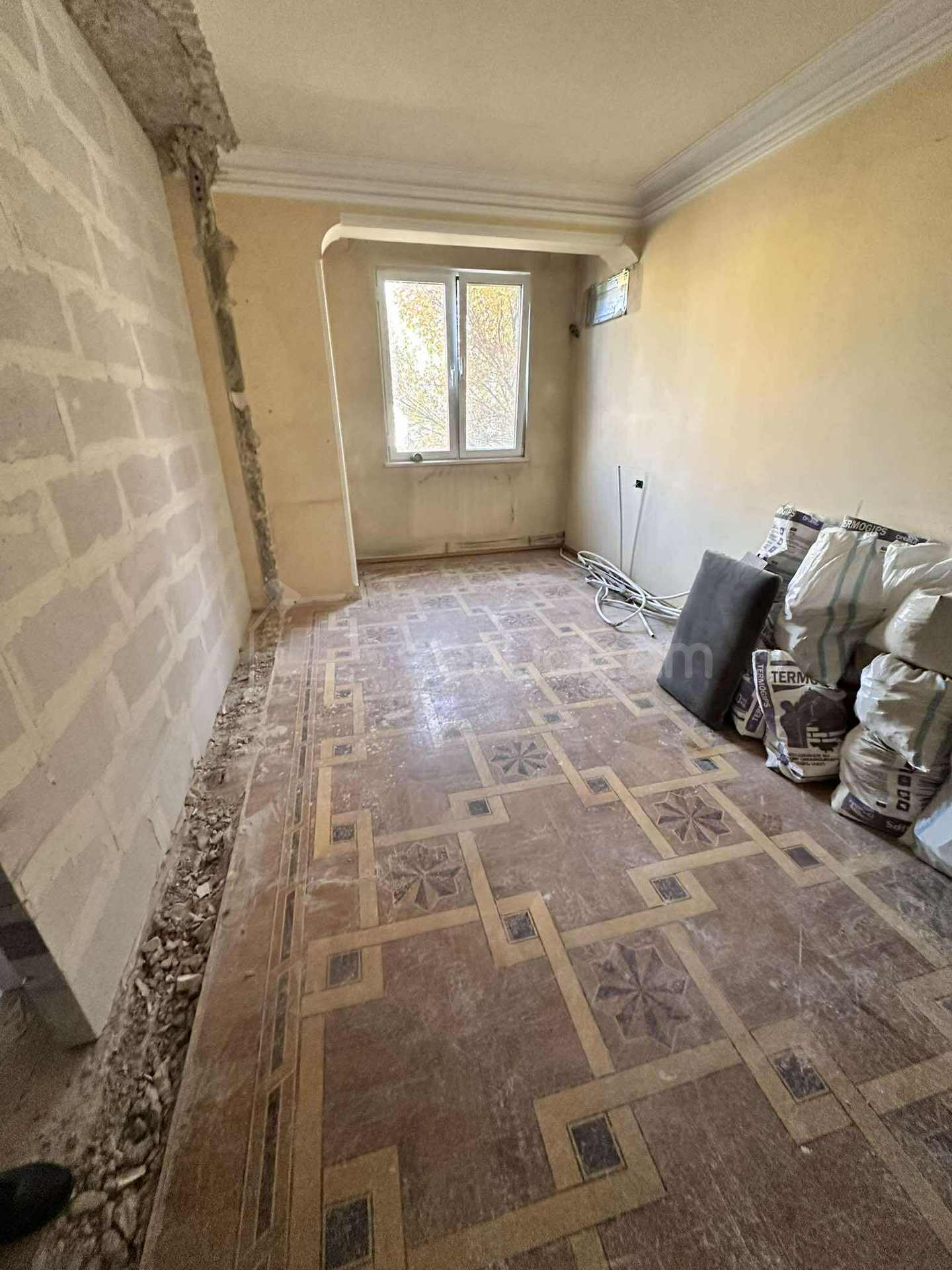 2 Սենյականոց Բնակարան Քարե Շենքում, 35քմ, 3/5 հարկ, Զրոյական Վիճակում