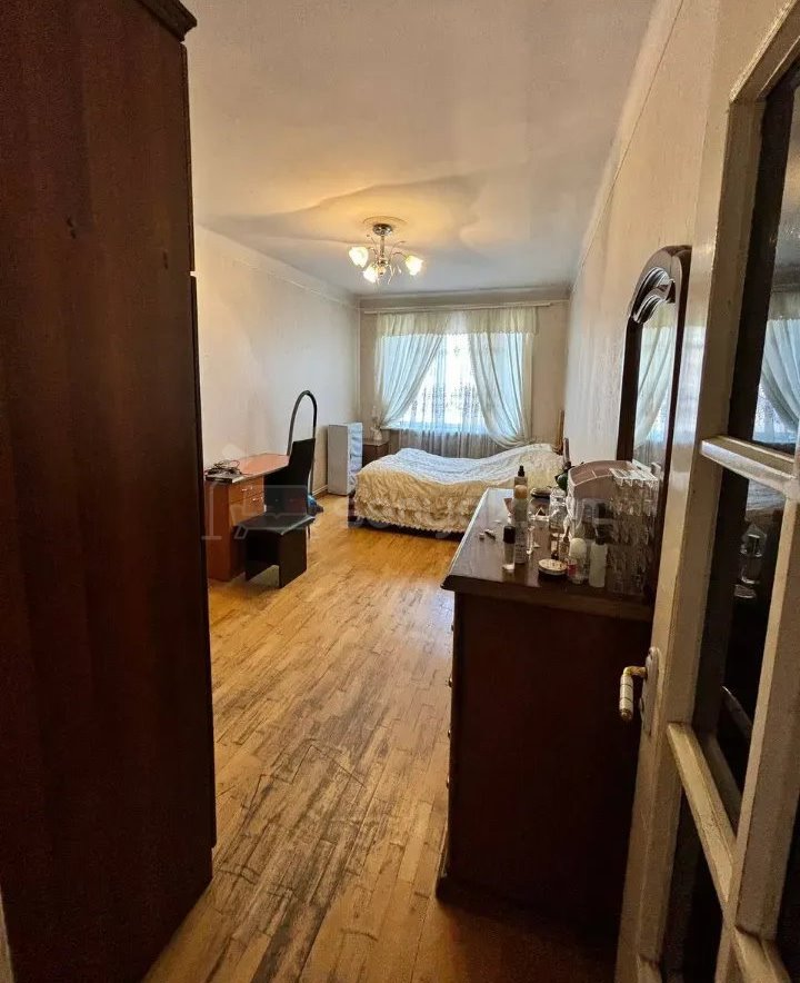 4 Սենյականոց Բնակարան Քարե Շենքում, 105քմ, 3/4 հարկ, Կոսմետիկ Վերանորոգված