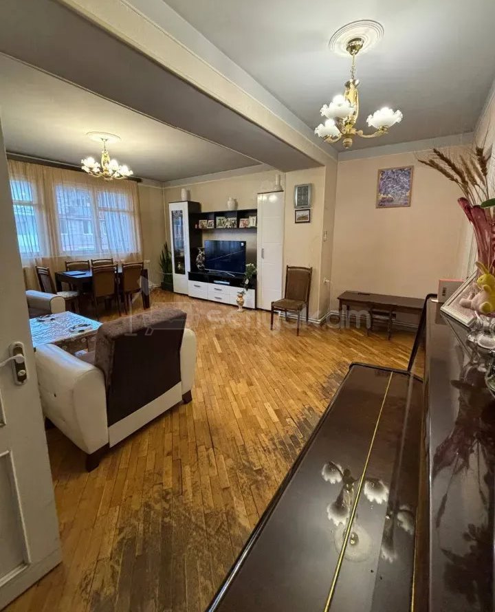 4 Սենյականոց Բնակարան Քարե Շենքում, 105քմ, 3/4 հարկ, Կոսմետիկ Վերանորոգված