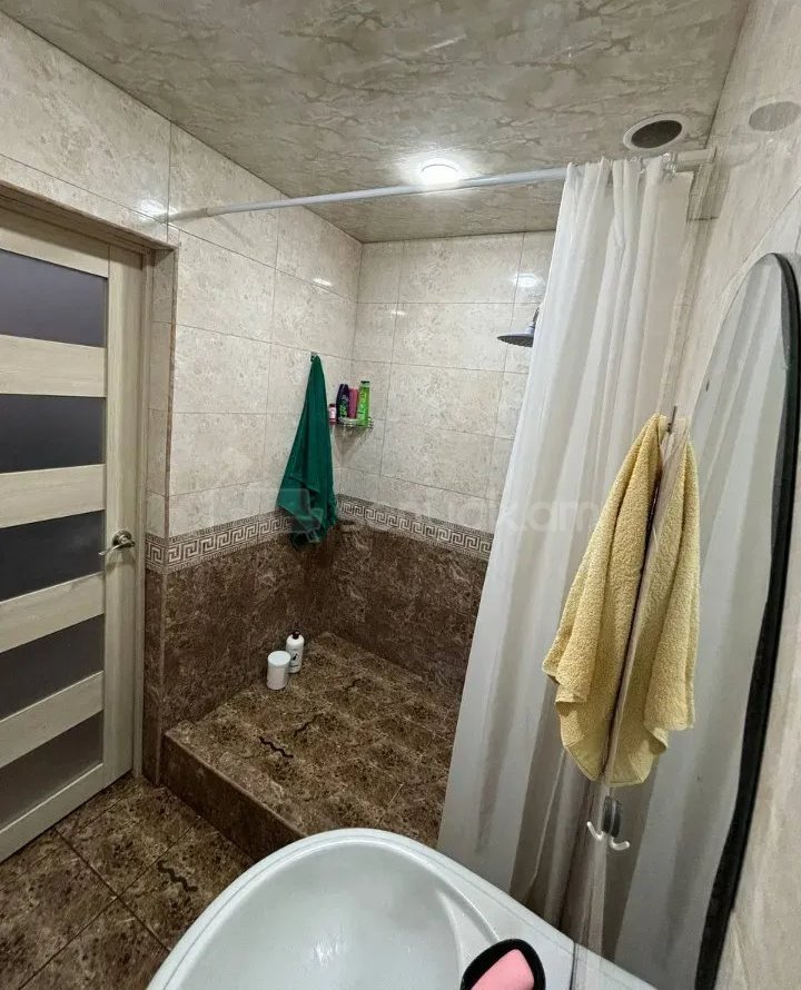 4 Սենյականոց Բնակարան Քարե Շենքում, 105քմ, 3/4 հարկ, Կոսմետիկ Վերանորոգված