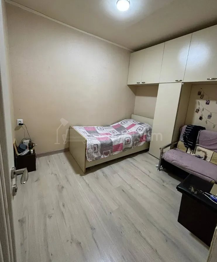 4 Սենյականոց Բնակարան Քարե Շենքում, 105քմ, 3/4 հարկ, Կոսմետիկ Վերանորոգված