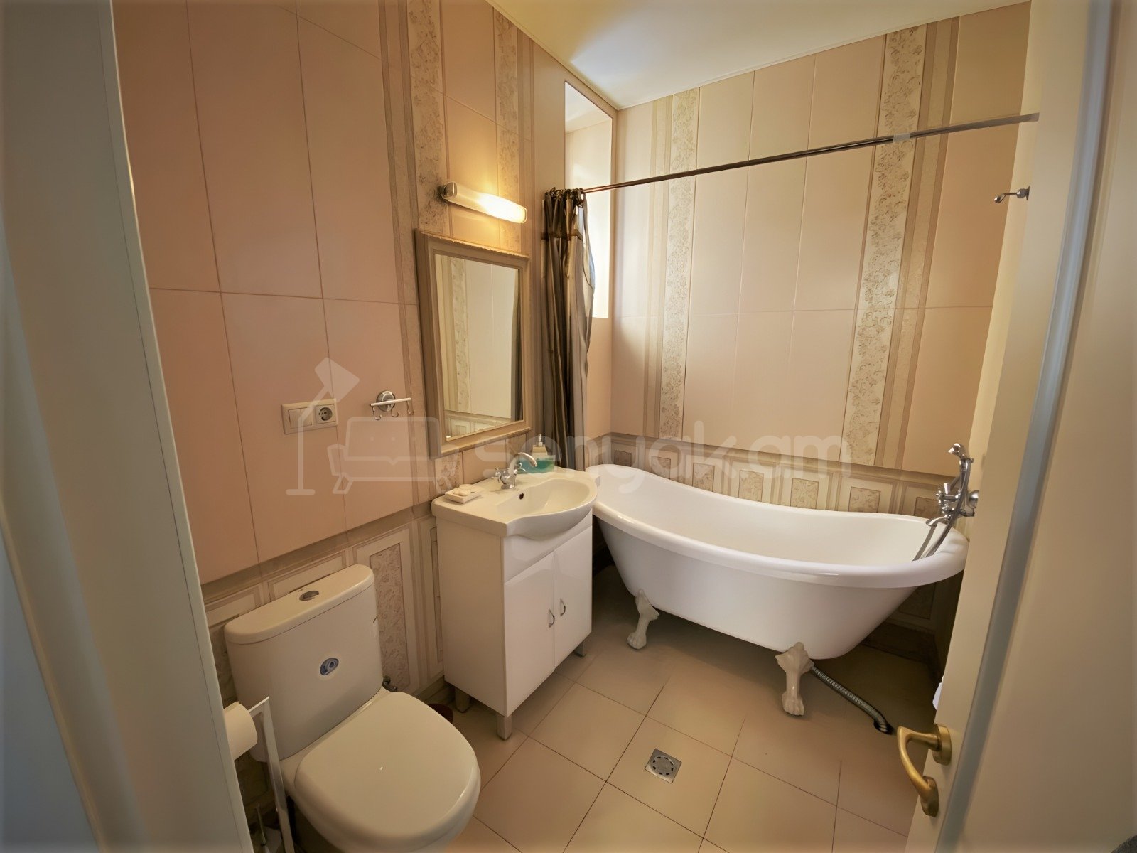 5 Սենյականոց Շքեղ Առանձնատուն, 200քմ, Լողավազանով