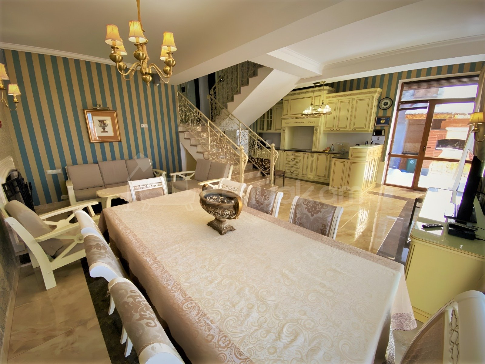 5 Սենյականոց Շքեղ Առանձնատուն, 200քմ, Լողավազանով