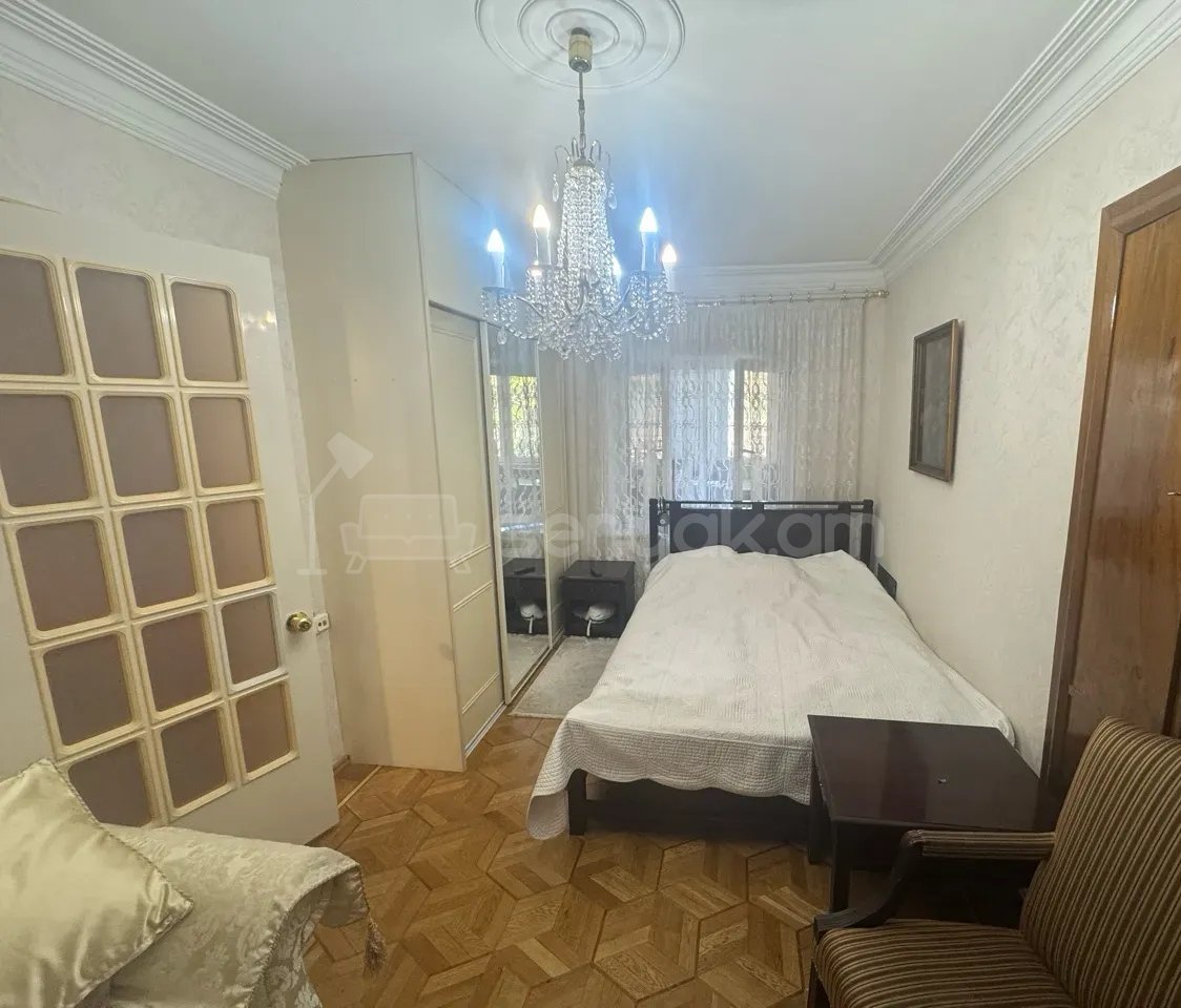 4 Սենյականոց Բնակարան Քարե Շենքում, 110քմ, 2/5 հարկ, Կապիտալ Վերանորոգված, Կահավորված