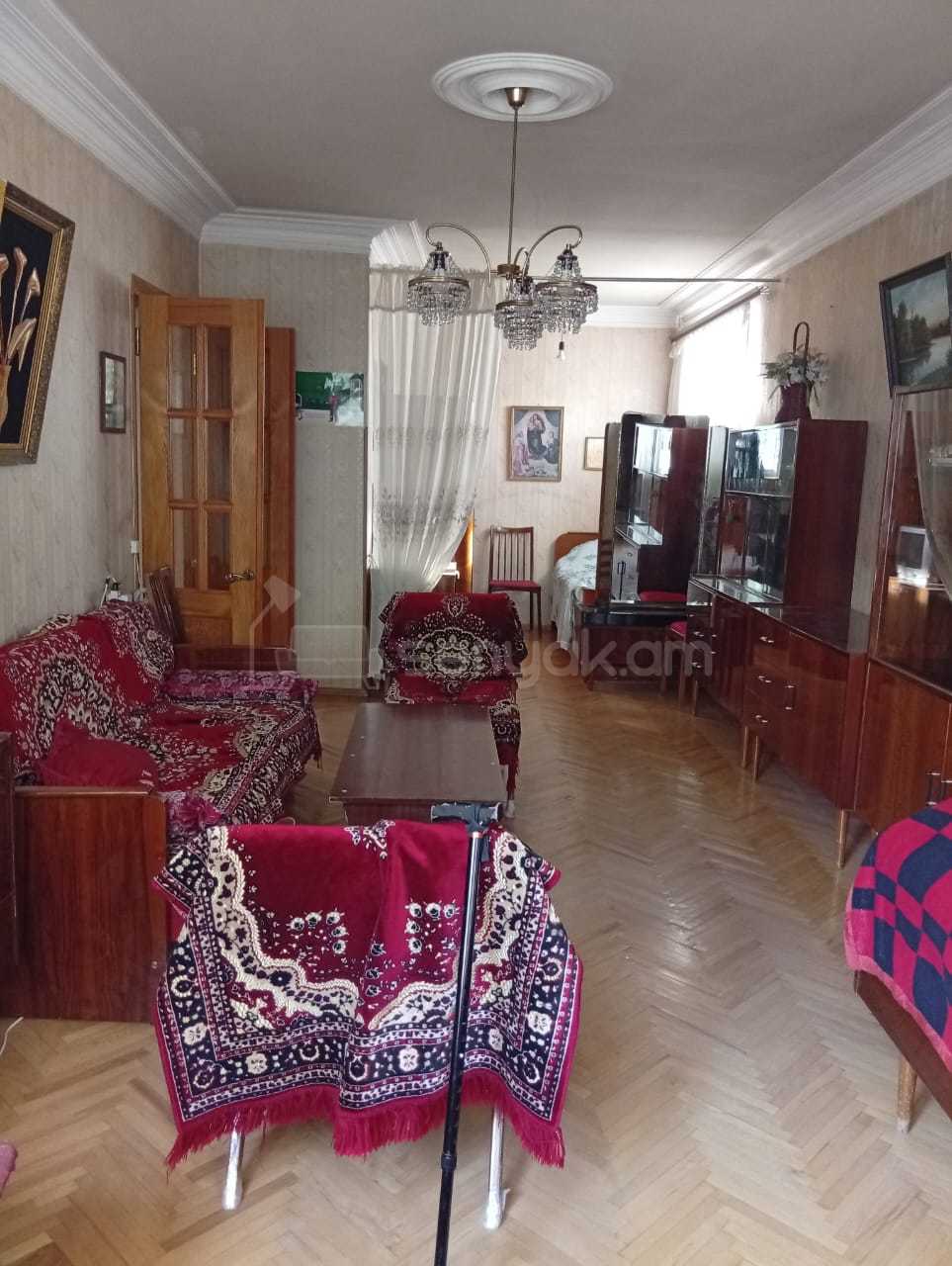 1 Սենյականոց Բնակարան Քարե Շենքում, 48քմ, 3/5 հարկ, Նորմալ Վիճակում, Կահավորված, Արևկող