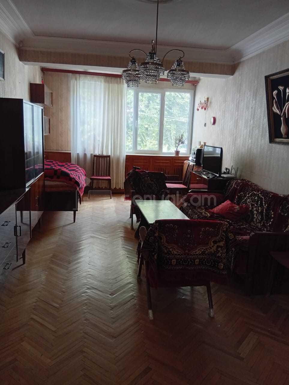 1 Սենյականոց Բնակարան Քարե Շենքում, 48քմ, 3/5 հարկ, Նորմալ Վիճակում, Կահավորված, Արևկող