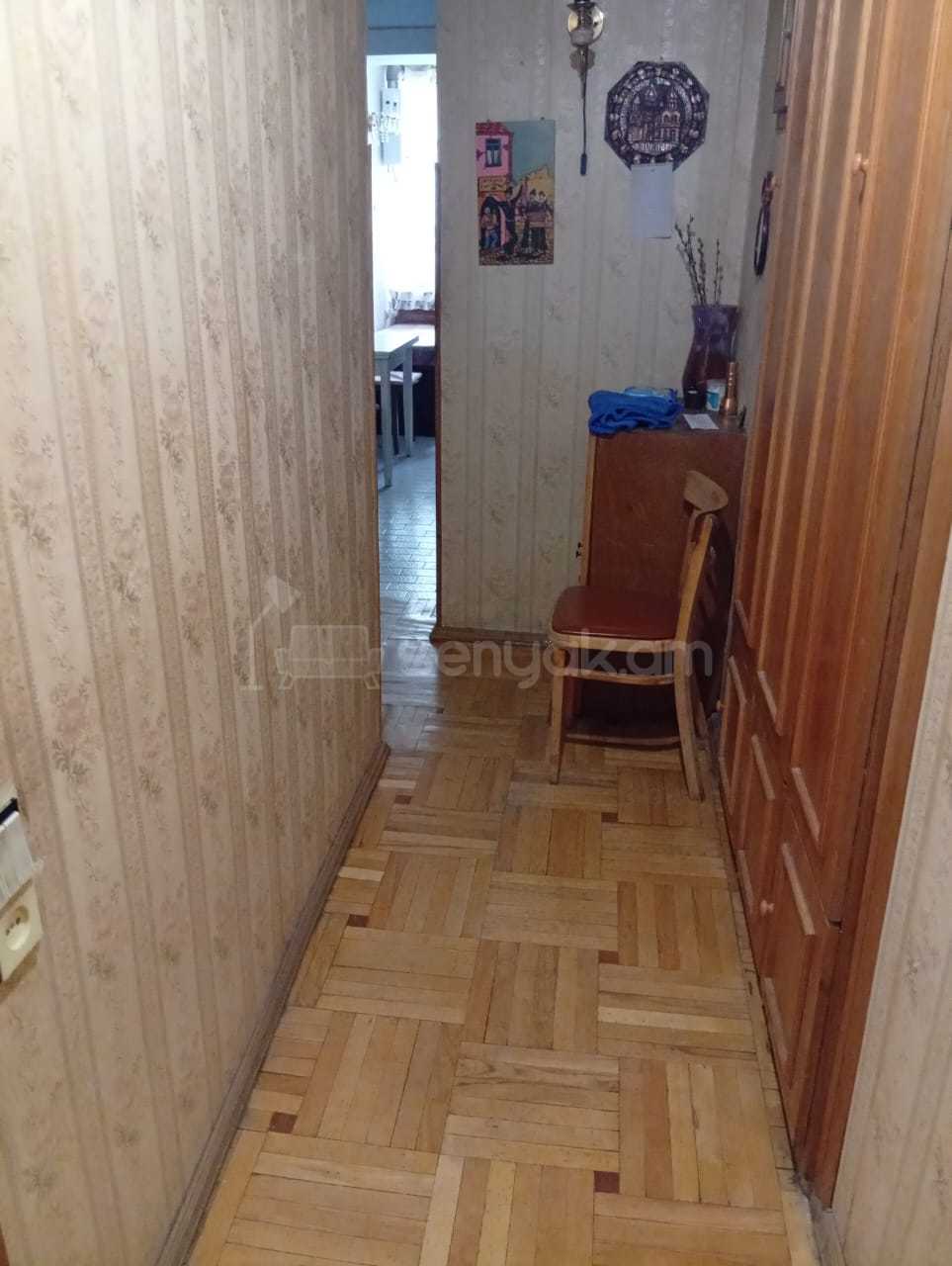 1 Սենյականոց Բնակարան Քարե Շենքում, 48քմ, 3/5 հարկ, Նորմալ Վիճակում, Կահավորված, Արևկող