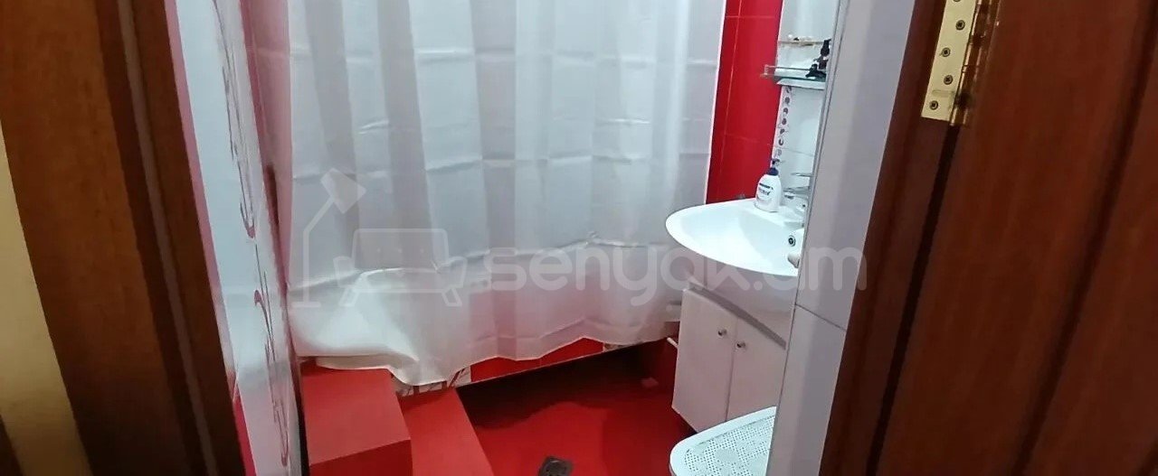 3 Սենյականոց Բնակարան, 81քմ, 4/4 հարկ, Նորմալ Վիճակում