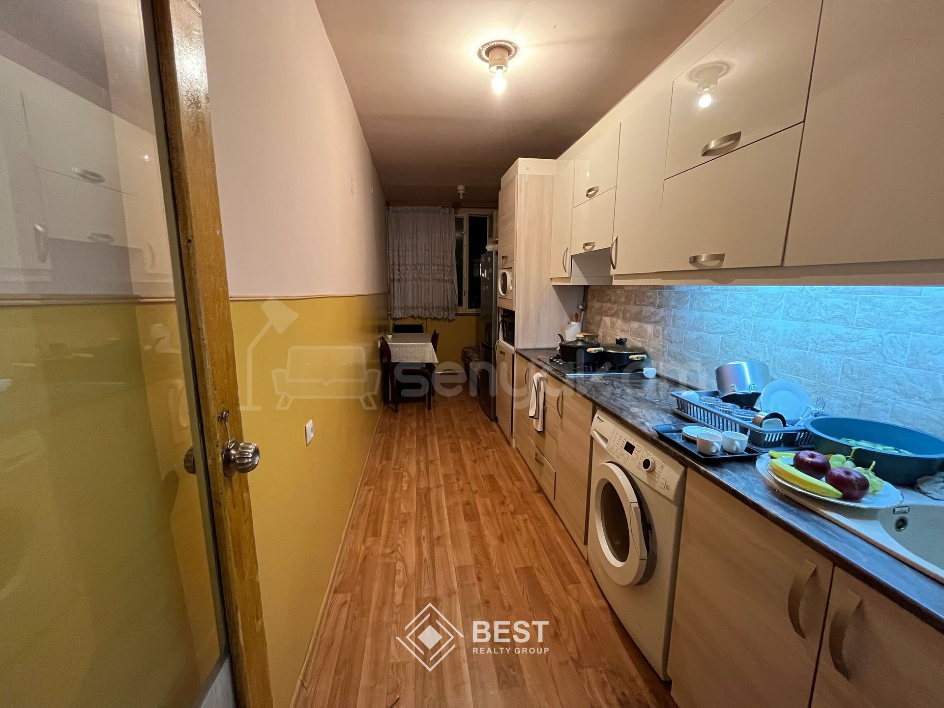 4 Սենյականոց Բնակարան Քարե Շենքում, 90քմ, 3/5 հարկ, Կոսմետիկ Վերանորոգված