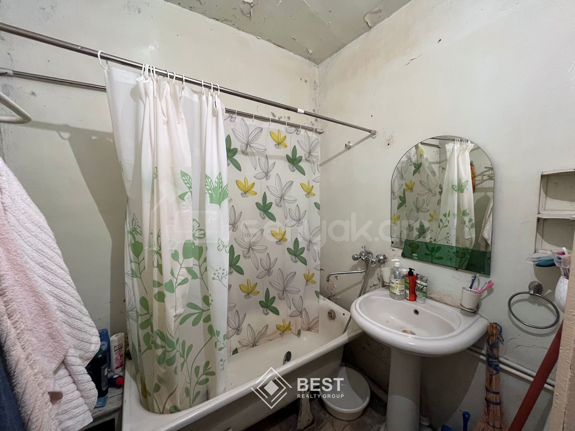 4 Սենյականոց Բնակարան Քարե Շենքում, 90քմ, 3/5 հարկ, Կոսմետիկ Վերանորոգված