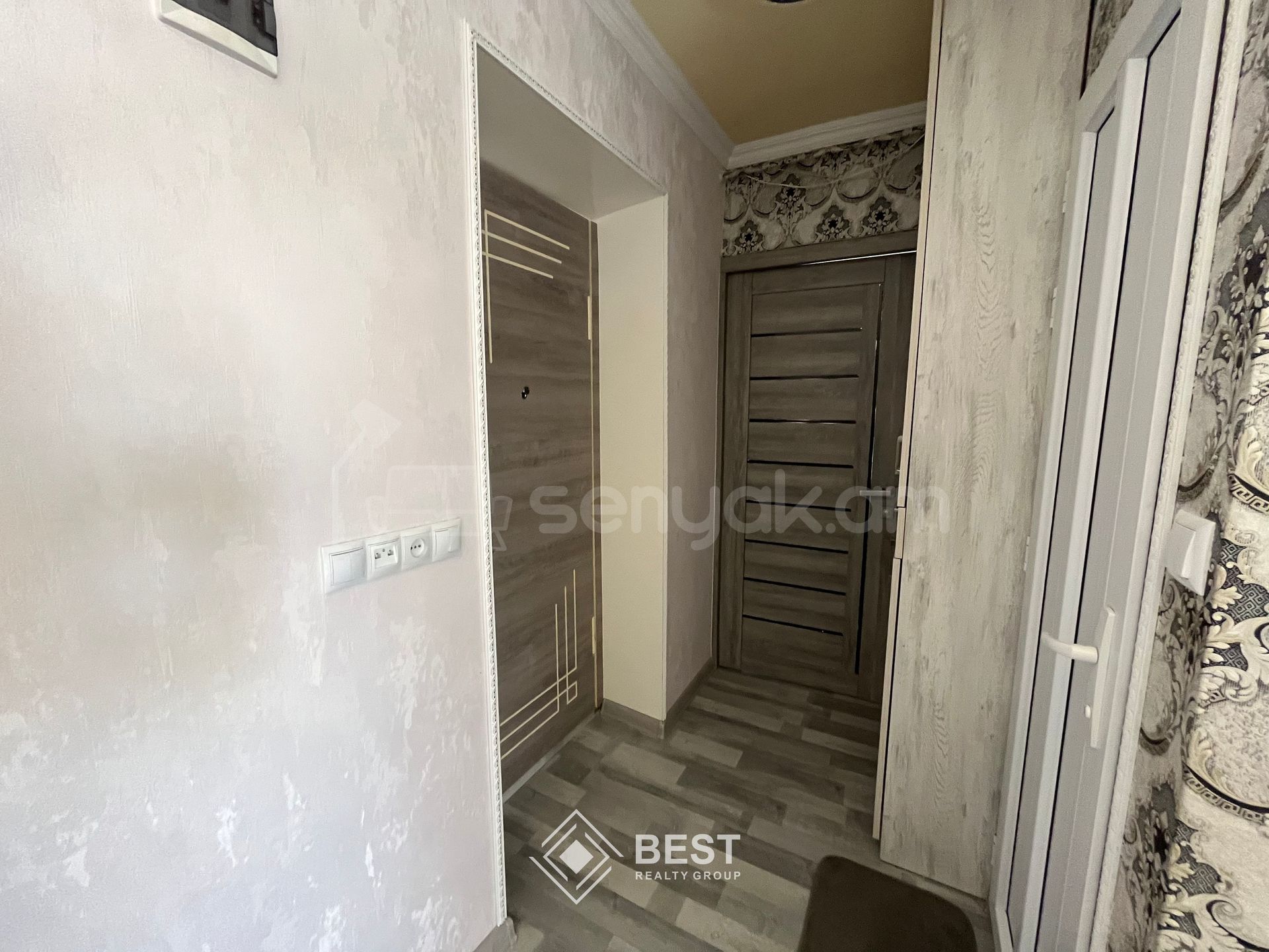 2 Սենյականոց Բնակարան Քարե Շենքում, 50քմ, 5/5 հարկ, Կապիտալ Վերանորոգված