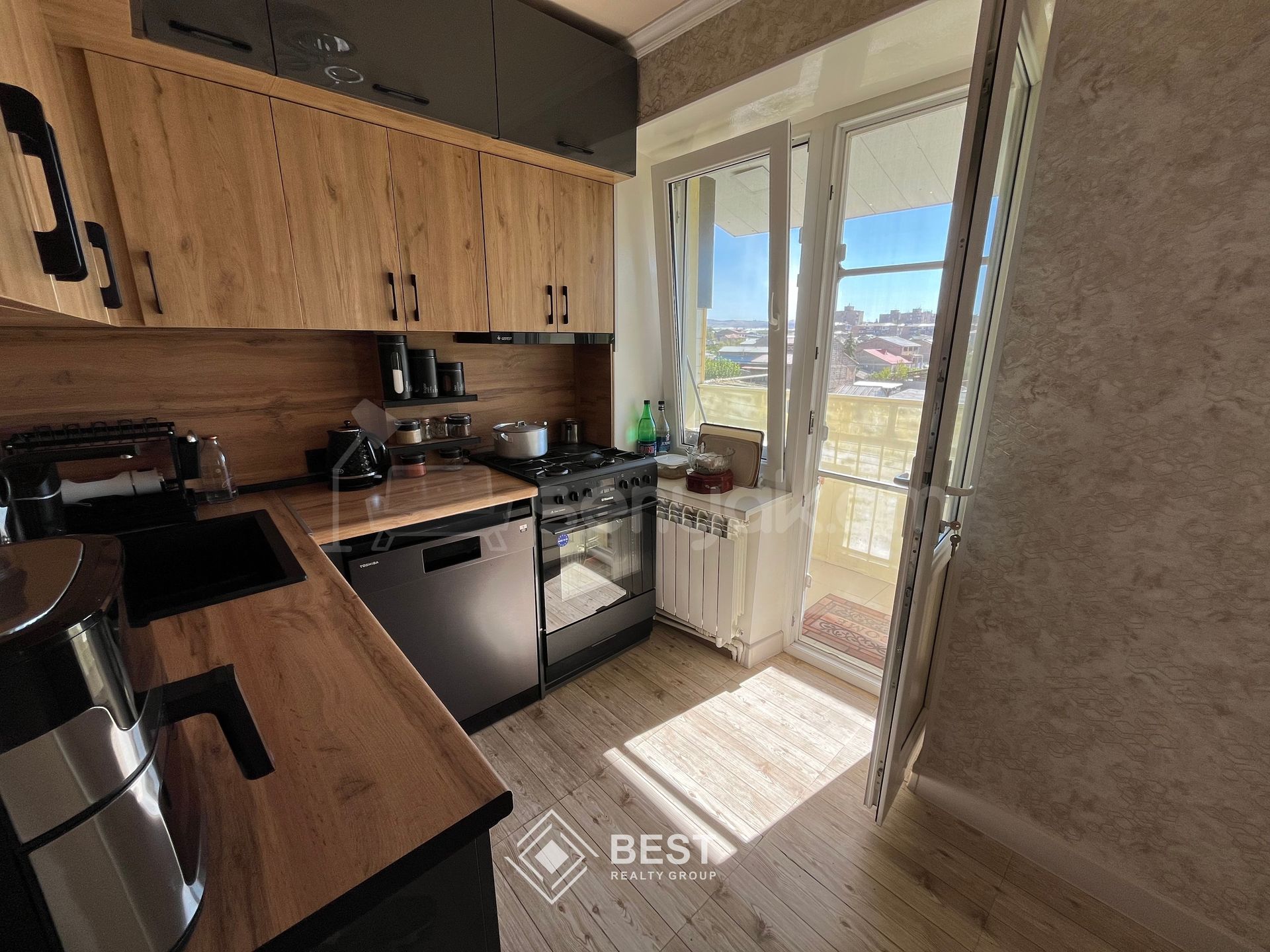 2 Սենյականոց Բնակարան Քարե Շենքում, 50քմ, 5/5 հարկ, Կապիտալ Վերանորոգված