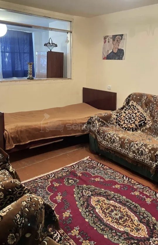 1 Սենյականոց Բնակարան Քարե Շենքում, 30քմ, 1/1 հարկ, Նորմալ Վիճակում, Կահավորված