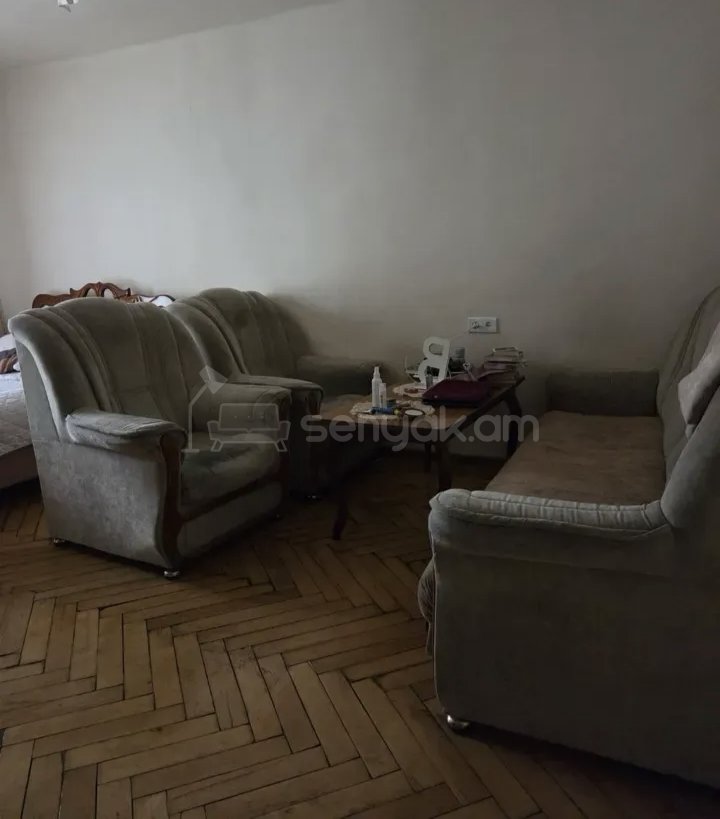 1 Սենյականոց Բնակարան Քարե Շենքում, 45քմ, 3/5 հարկ, Նորմալ Վիճակում, Կահավորված