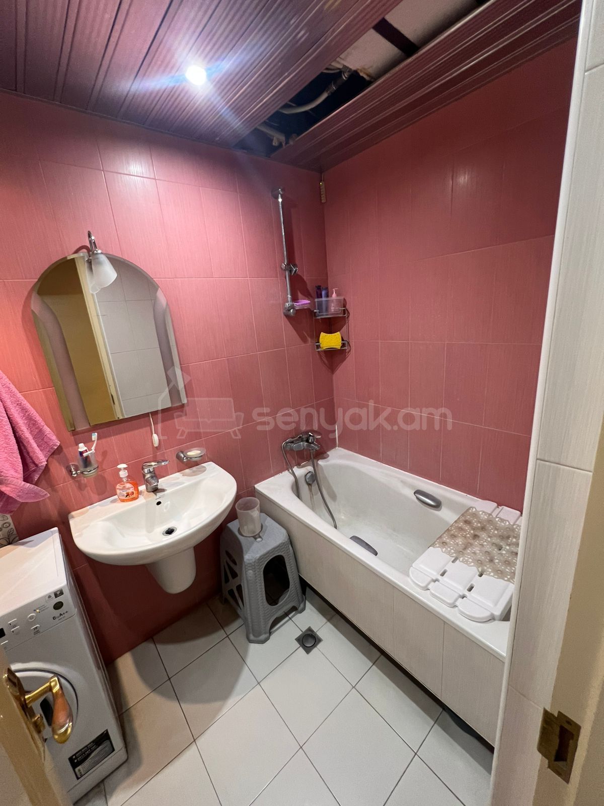 3 Սենյականոց Բնակարան, 87քմ, 2/9 հարկ, Նորմալ Վիճակում