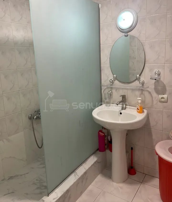 2 Սենյականոց Բնակարան Քարե Շենքում, 48քմ, 3/5 հարկ, Կոսմետիկ Վերանորոգված, Կահավորված, Արևկող