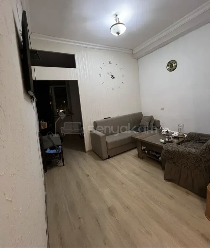 2 Սենյականոց Բնակարան Քարե Շենքում, 42քմ, 2/4 հարկ, Նորմալ Վիճակում, Կահավորված