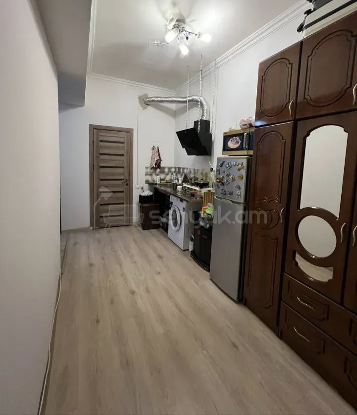 2 Սենյականոց Բնակարան Քարե Շենքում, 42քմ, 2/4 հարկ, Նորմալ Վիճակում, Կահավորված