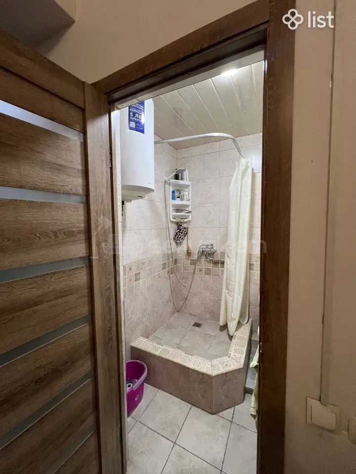 2 Սենյականոց Բնակարան Քարե Շենքում, 42քմ, 2/4 հարկ, Նորմալ Վիճակում, Կահավորված