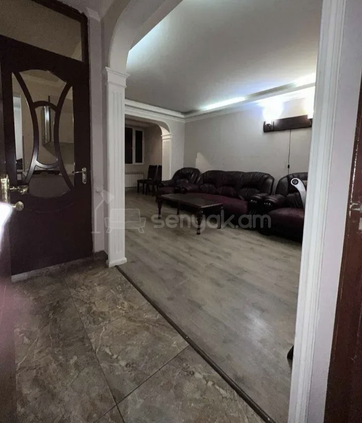 3 Սենյականոց Բնակարան Քարե Շենքում, 72քմ, 3/5 հարկ, Նորմալ Վիճակում, Կահավորված, Արևկող