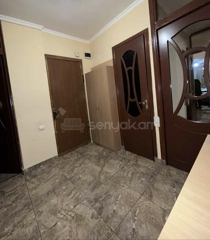 3 Սենյականոց Բնակարան Քարե Շենքում, 72քմ, 3/5 հարկ, Նորմալ Վիճակում, Կահավորված, Արևկող