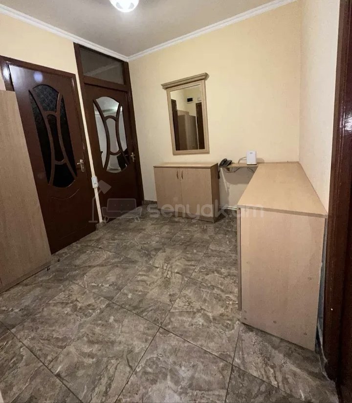 3 Սենյականոց Բնակարան Քարե Շենքում, 72քմ, 3/5 հարկ, Նորմալ Վիճակում, Կահավորված, Արևկող