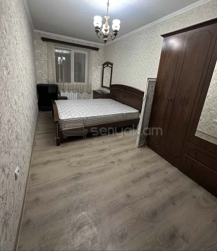 3 Սենյականոց Բնակարան Քարե Շենքում, 72քմ, 3/5 հարկ, Նորմալ Վիճակում, Կահավորված, Արևկող