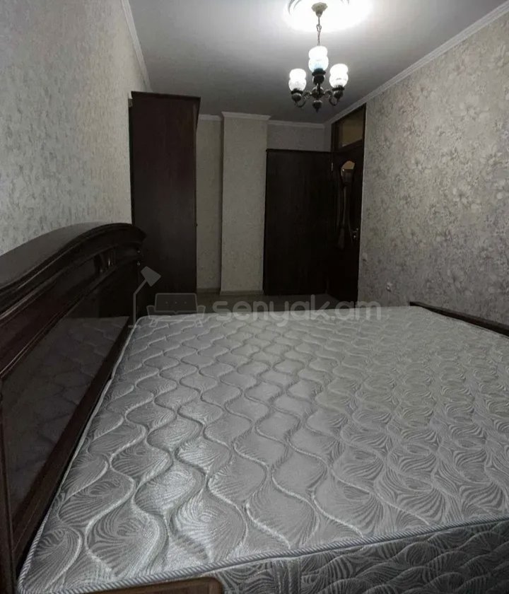 3 Սենյականոց Բնակարան Քարե Շենքում, 72քմ, 3/5 հարկ, Նորմալ Վիճակում, Կահավորված, Արևկող