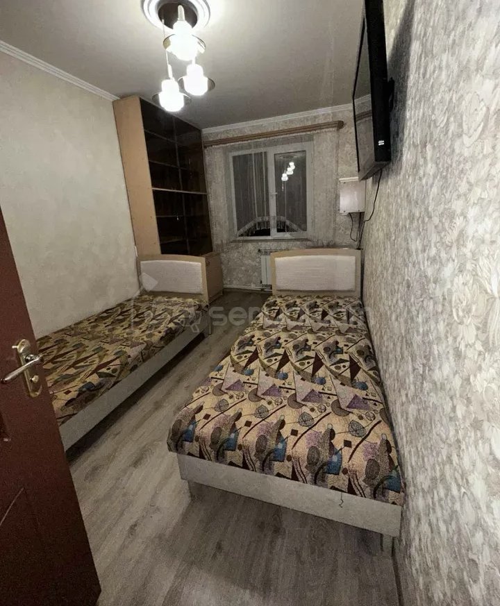 3 Սենյականոց Բնակարան Քարե Շենքում, 72քմ, 3/5 հարկ, Նորմալ Վիճակում, Կահավորված, Արևկող