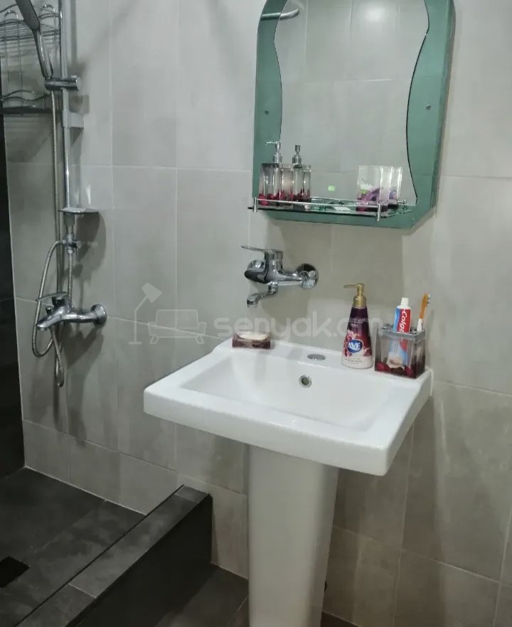 3 Սենյականոց Բնակարան Քարե Շենքում, 72քմ, 3/5 հարկ, Նորմալ Վիճակում, Կահավորված, Արևկող