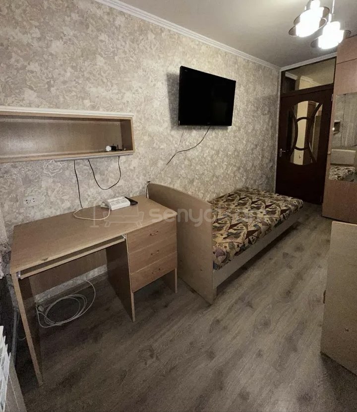 3 Սենյականոց Բնակարան Քարե Շենքում, 72քմ, 3/5 հարկ, Նորմալ Վիճակում, Կահավորված, Արևկող