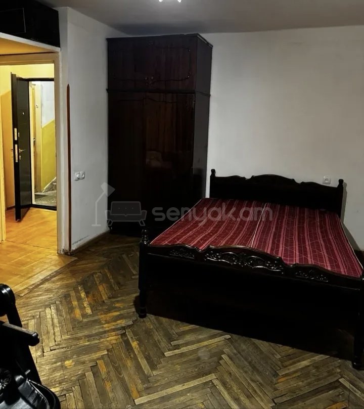 1 Սենյականոց Բնակարան Քարե Շենքում, 42քմ, 2/4 հարկ, Նորմալ Վիճակում, Կահավորված, Արևկող