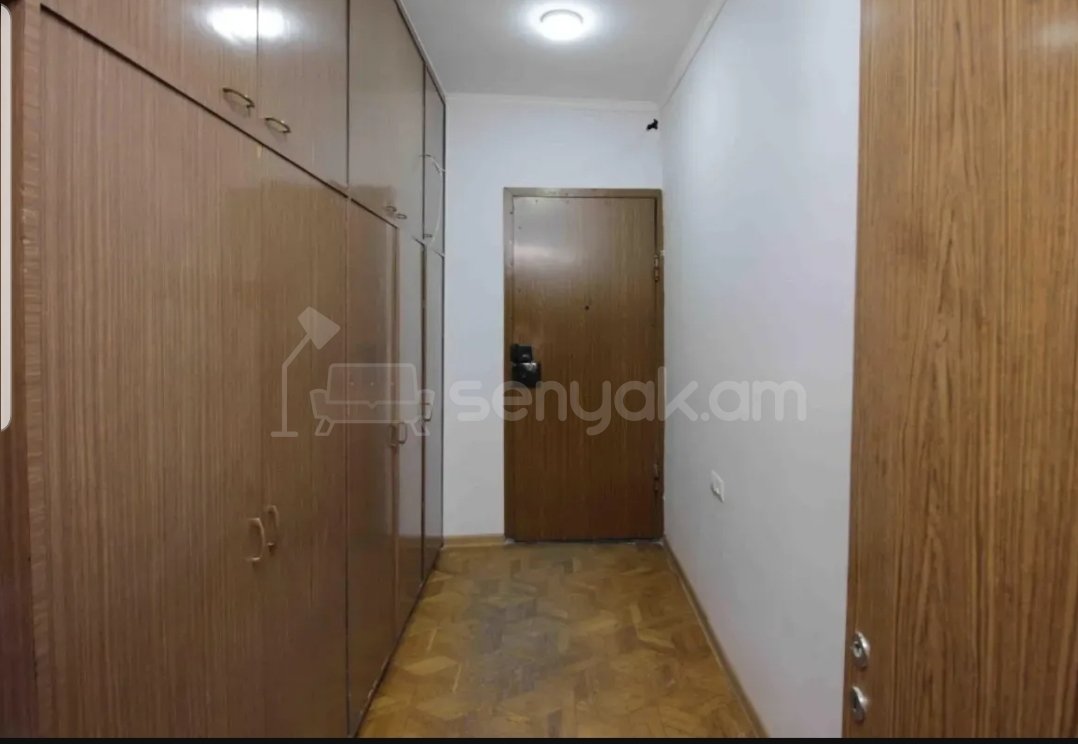 4 Սենյականոց Բնակարան Քարե Շենքում, 100քմ, 1/9 հարկ, Նորմալ Վիճակում, Կահավորված, Արևկող