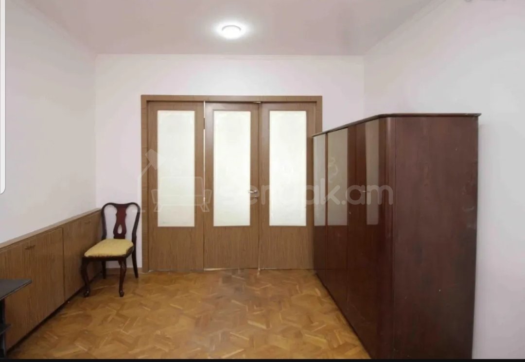 4 Սենյականոց Բնակարան Քարե Շենքում, 100քմ, 1/9 հարկ, Նորմալ Վիճակում, Կահավորված, Արևկող