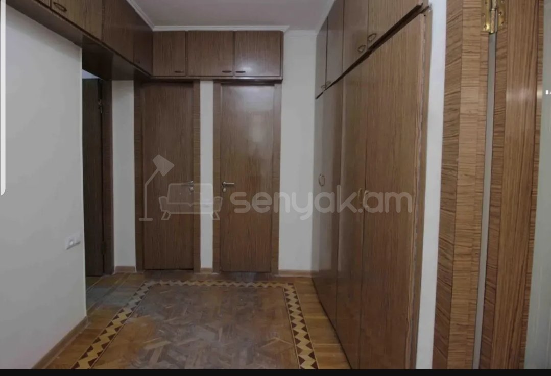 4 Սենյականոց Բնակարան Քարե Շենքում, 100քմ, 1/9 հարկ, Նորմալ Վիճակում, Կահավորված, Արևկող